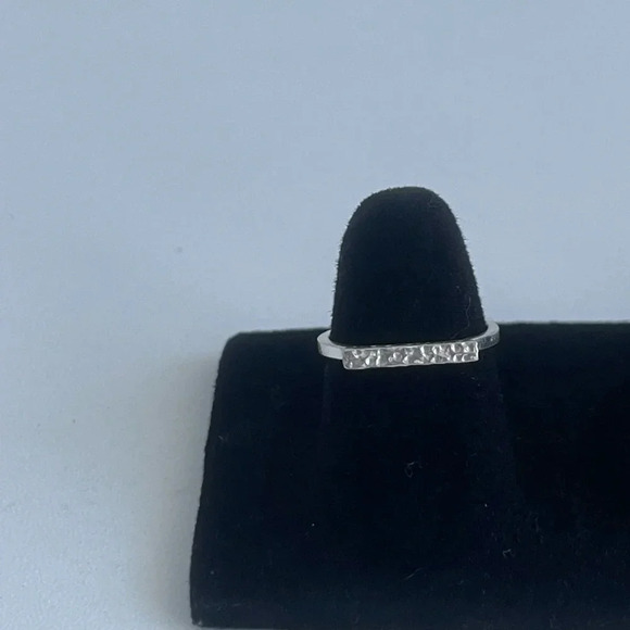 925 Sterling Silver Hammered Ring - Picture 5 of 5